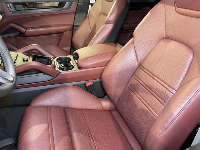 New 2026 Porsche Cayenne GTS AWD/4WD image 17
