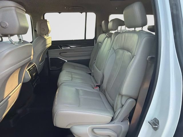 Used 2023 Jeep Wagoneer L 4WD w/ Convenience Group I image 15