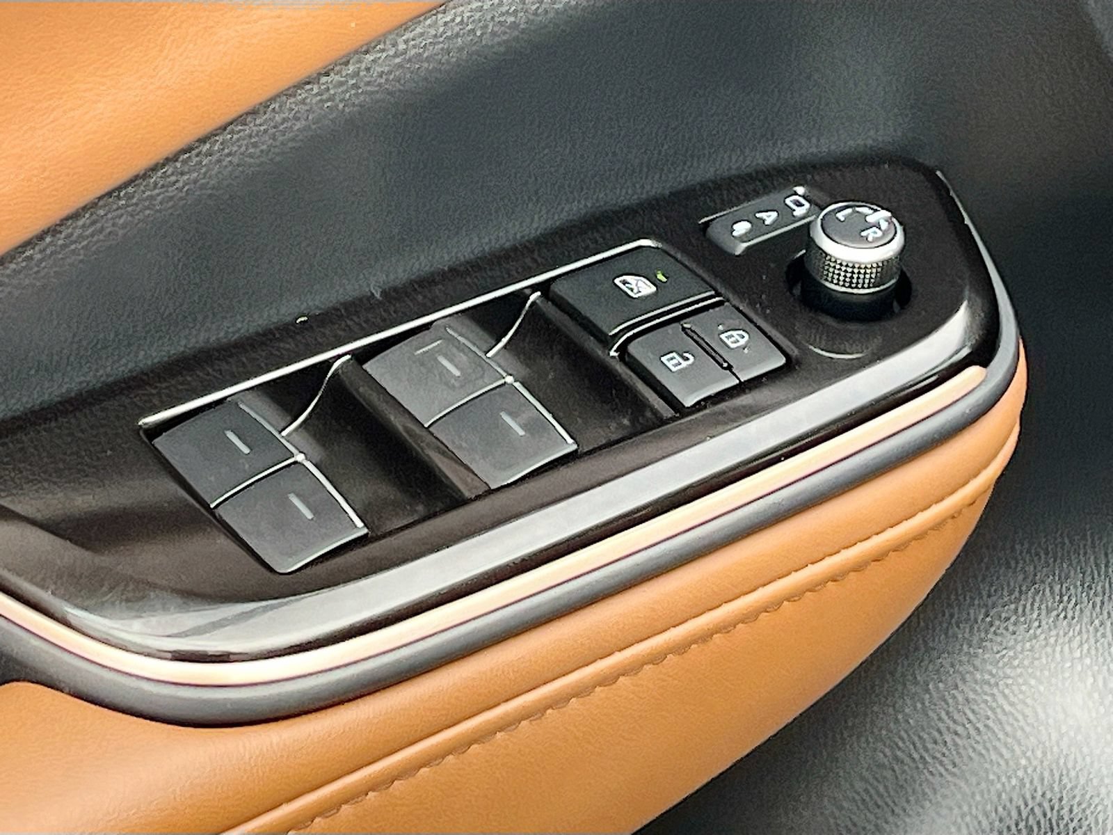 Used 2025 Toyota Crown Signia AWD/4WD image 18