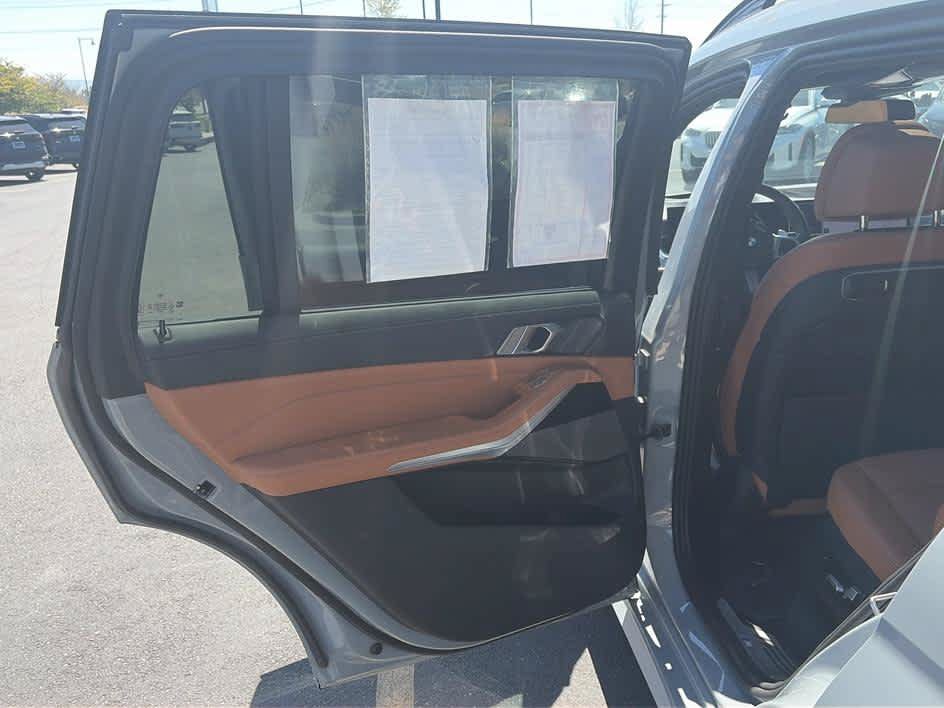 Used 2024 BMW X7 xDrive40i w/ M Sport Package AWD/4WD image 26