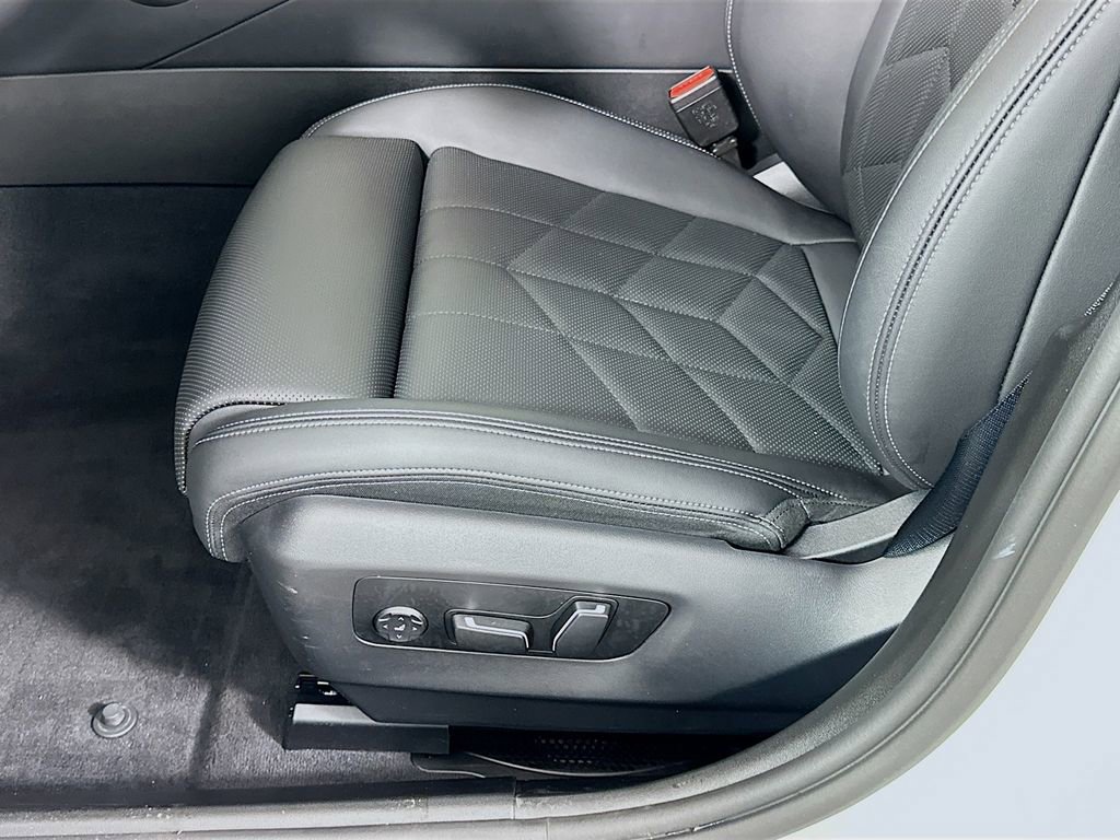 Used 2025 BMW 530i w/ M Sport Package image 20