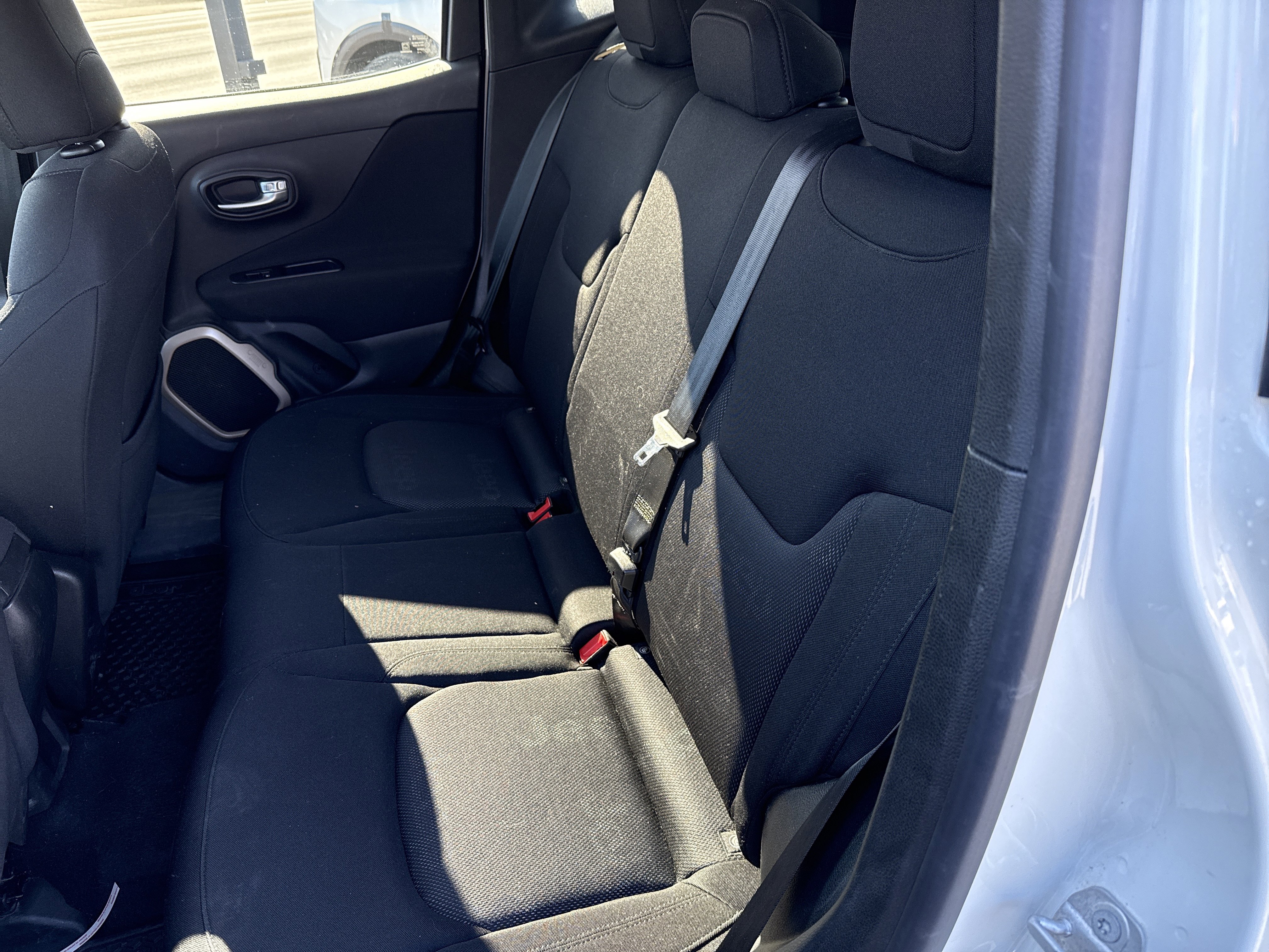 Used 2016 Jeep Renegade Latitude w/ Cold Weather Group image 13