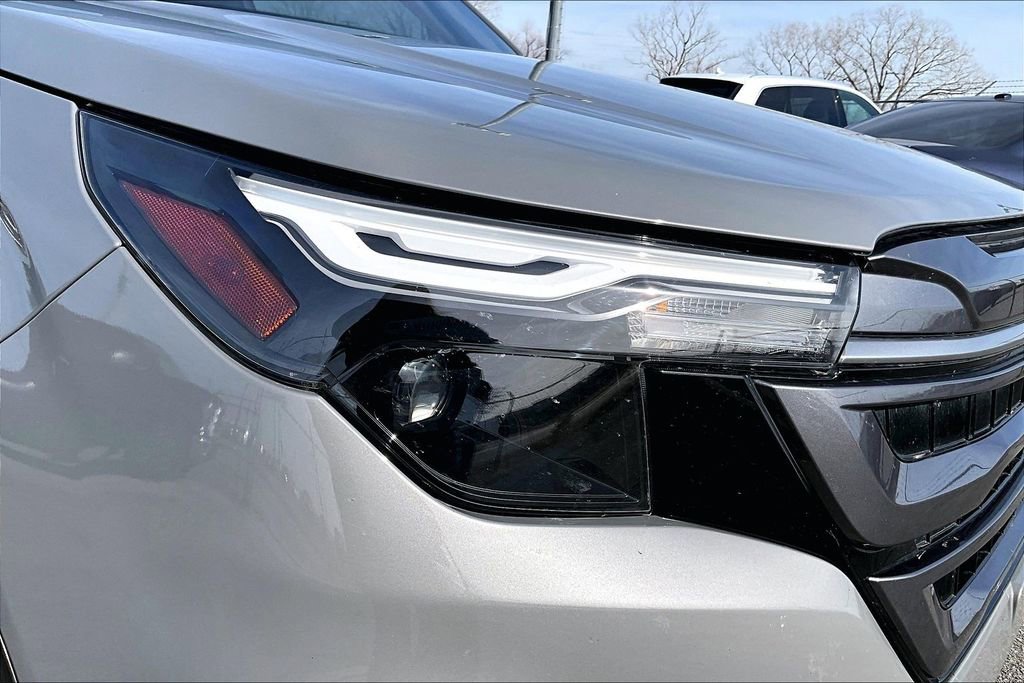 Used 2025 Subaru Forester Premium image 40