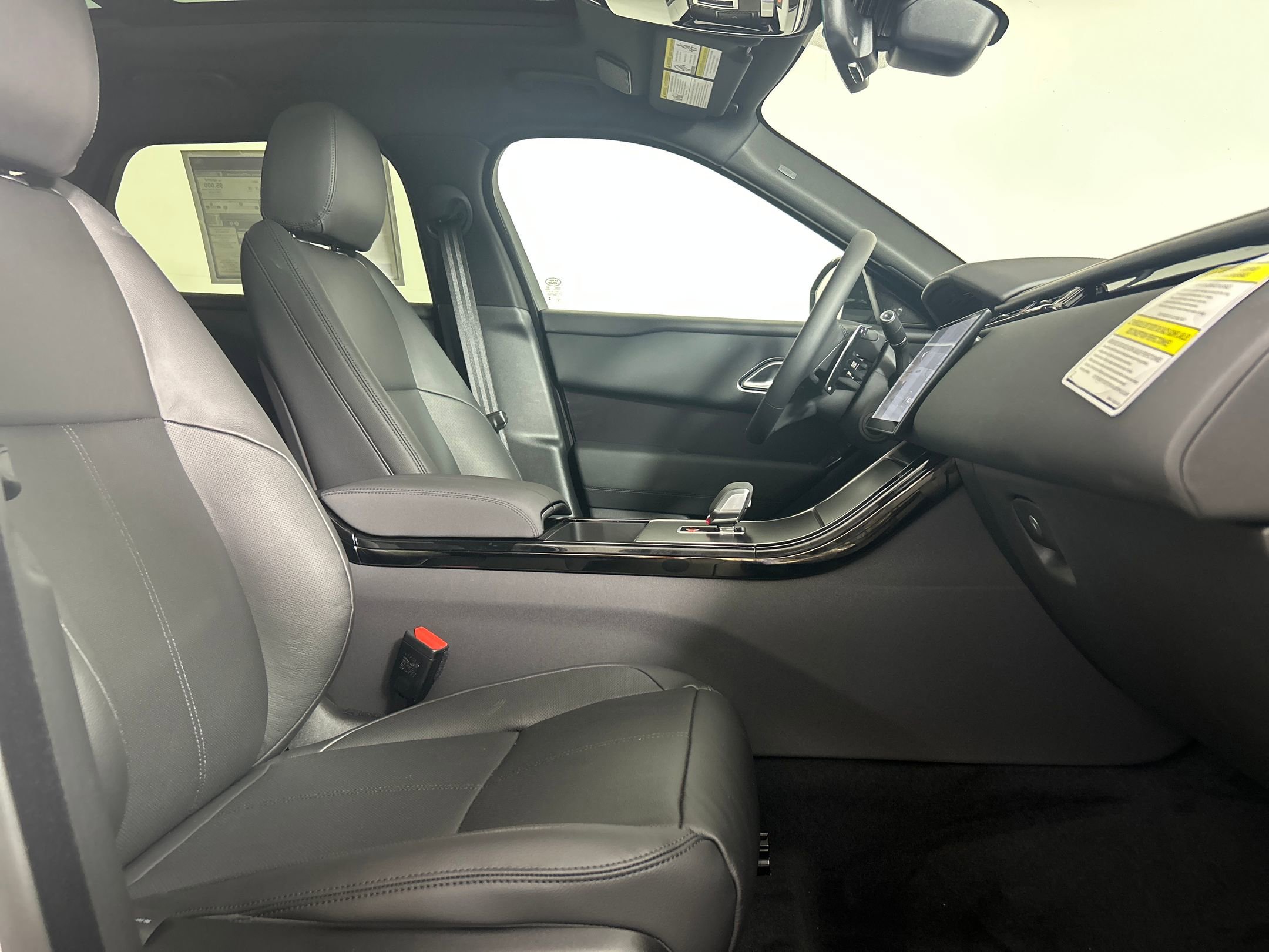 New 2026 Land Rover Range Rover Velar Dynamic SE image 19