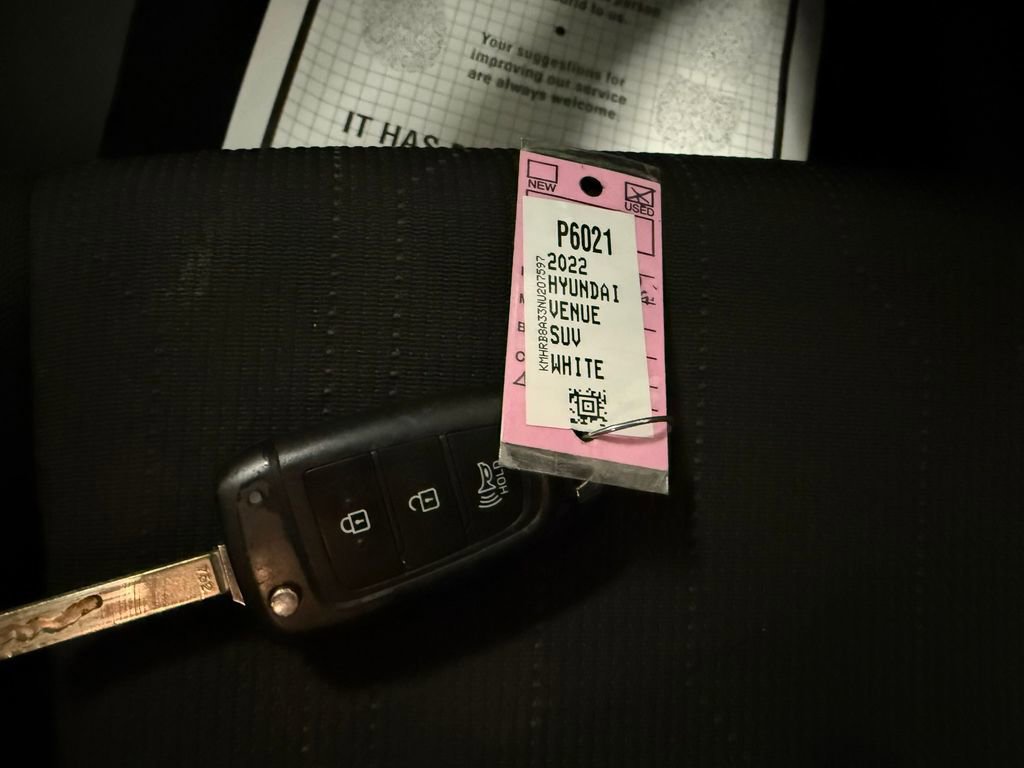 Certified 2022 Hyundai Venue SE w/ Cargo Package FWD image 39