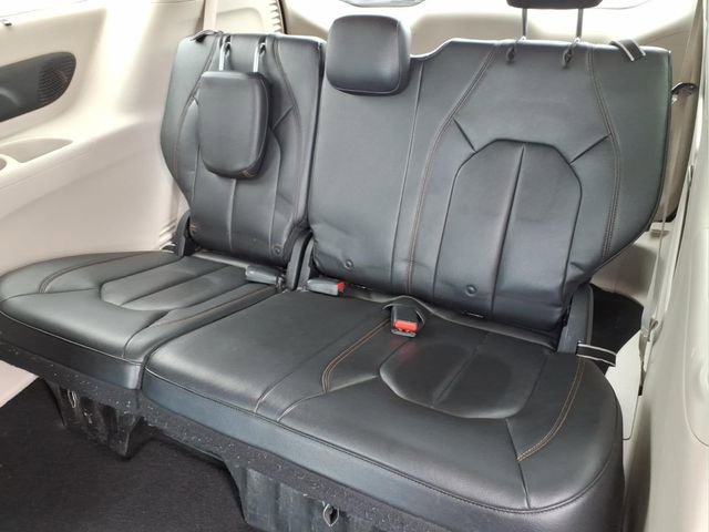 Used 2017 Chrysler Pacifica Touring-L w/ Tire & Wheel Group image 14