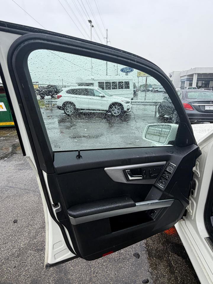 Used 2011 Mercedes-Benz GLK 350 4MATIC image 12