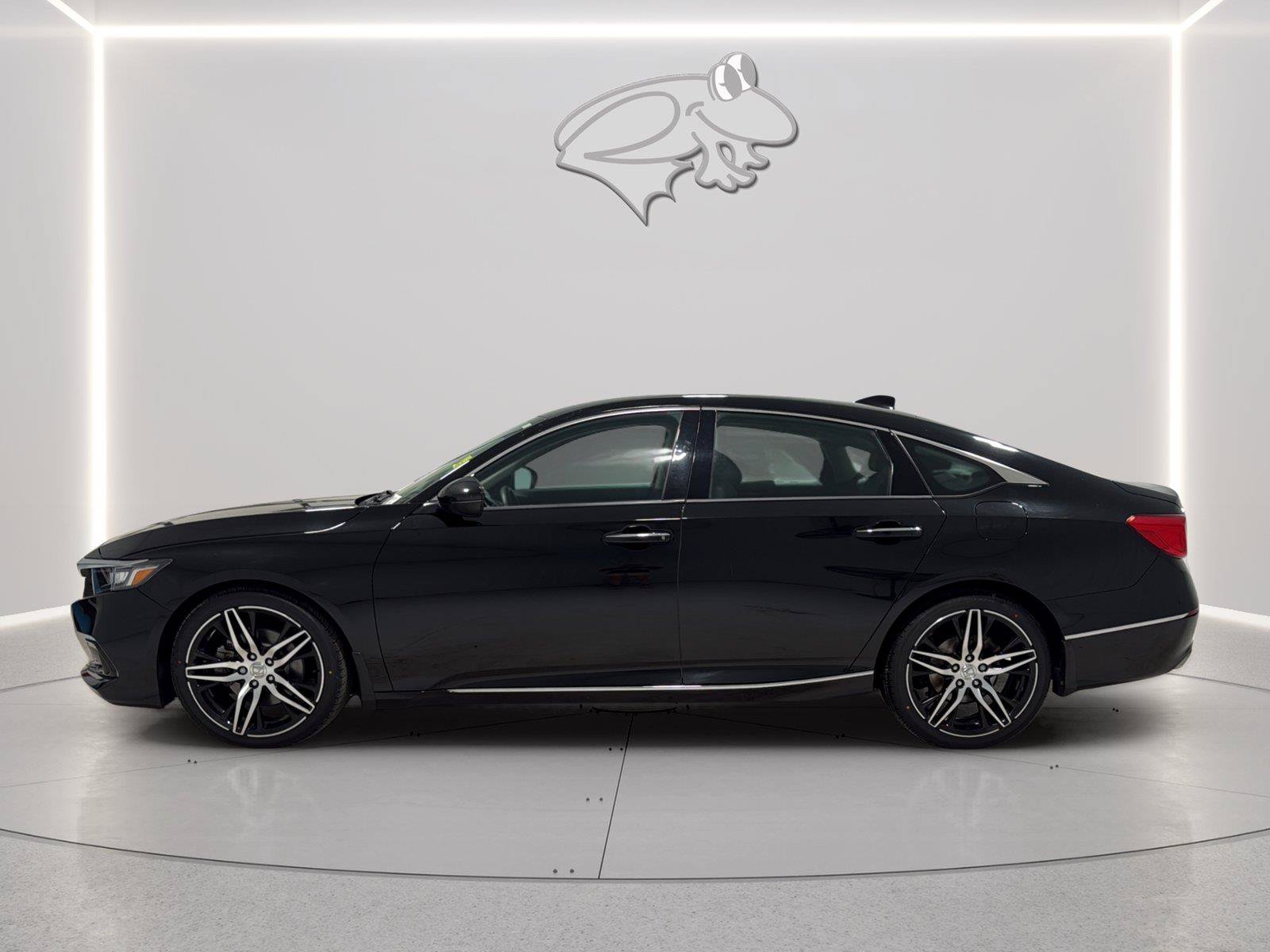Used 2021 Honda Accord Touring image 2