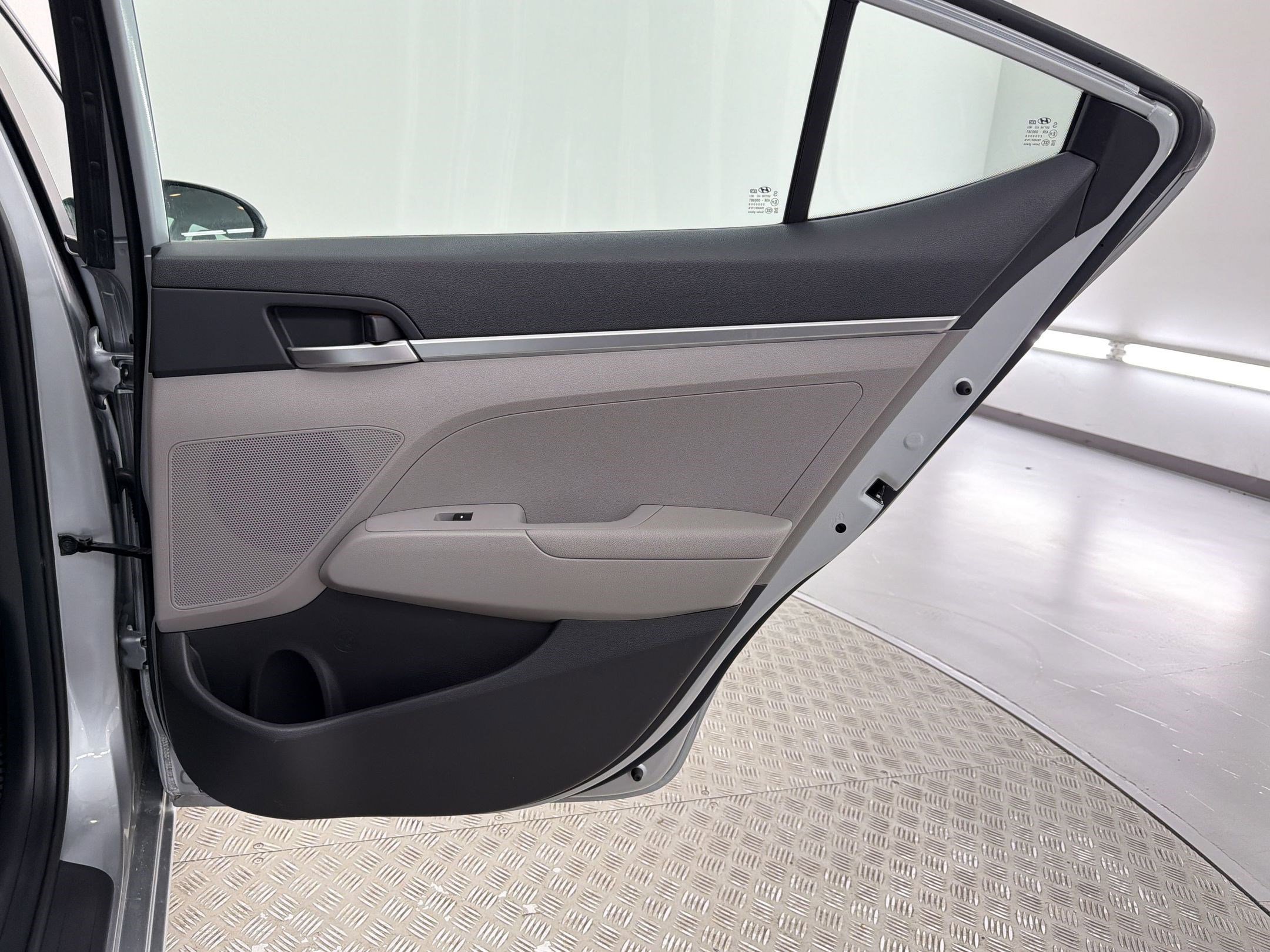 Used 2020 Hyundai Elantra SE w/ Cargo Package (C1) image 31