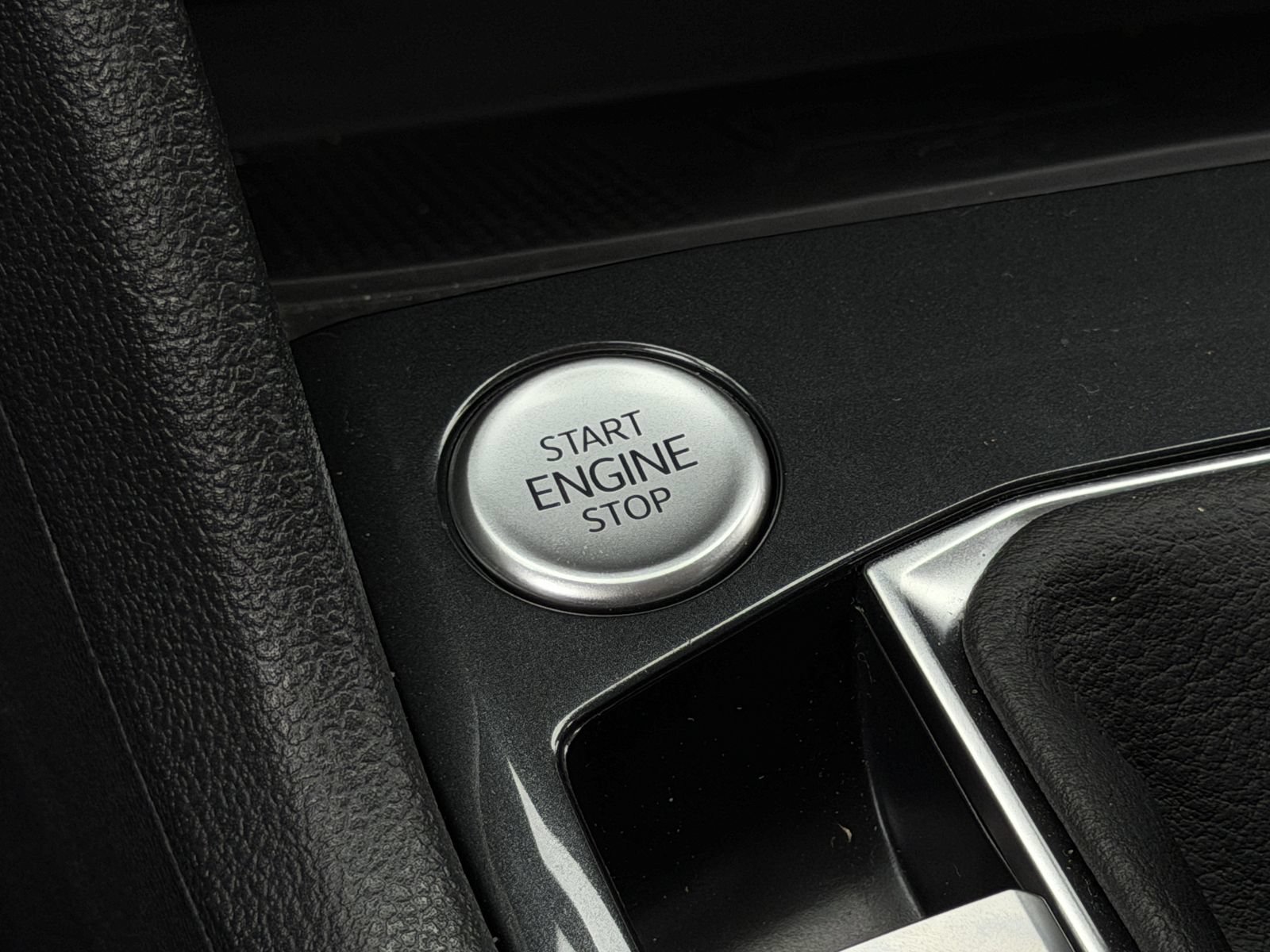 Used 2024 Volkswagen Tiguan SE FWD image 21