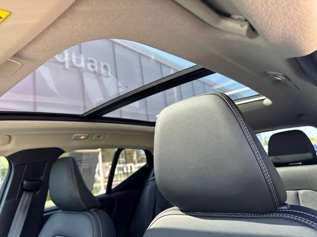 Certified 2025 Volvo XC40 B5 Plus AWD/4WD image 27