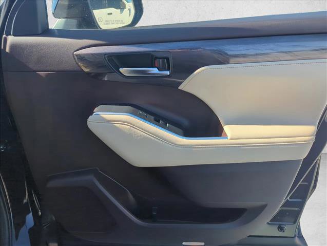 Used 2022 Toyota Highlander Platinum image 29
