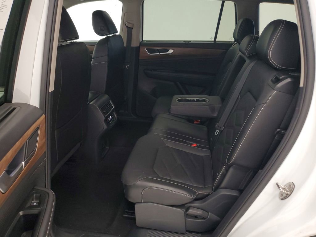 Used 2025 Volkswagen Atlas SE image 22