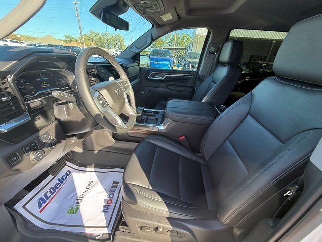 Used 2024 Chevrolet Silverado 1500 LT Trail Boss w/ Convenience Package II image 12