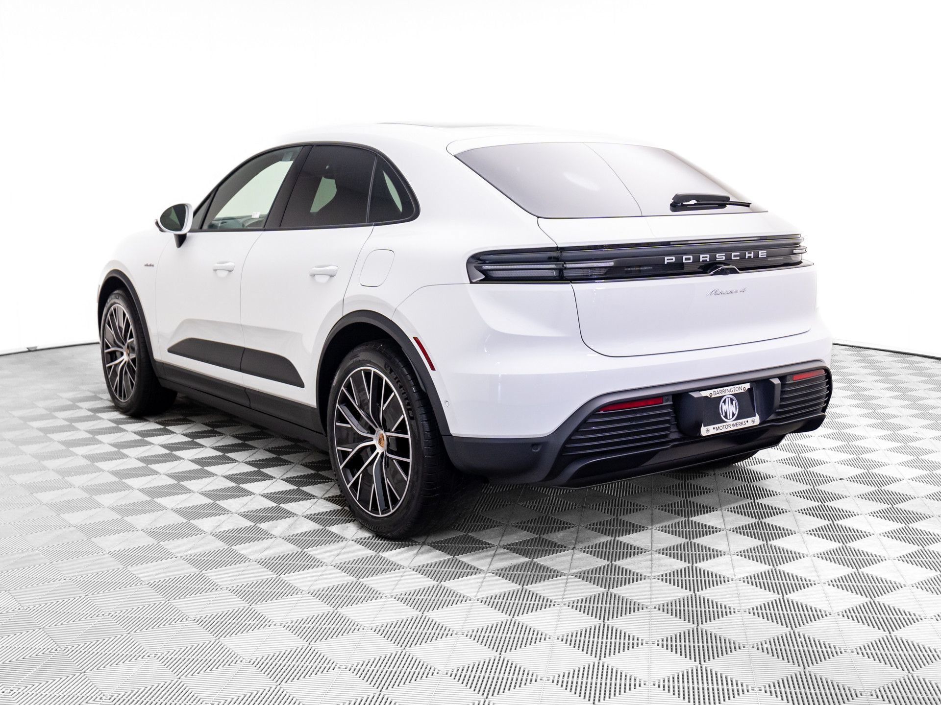 New 2026 Porsche Macan 4 Electric AWD/4WD image 3