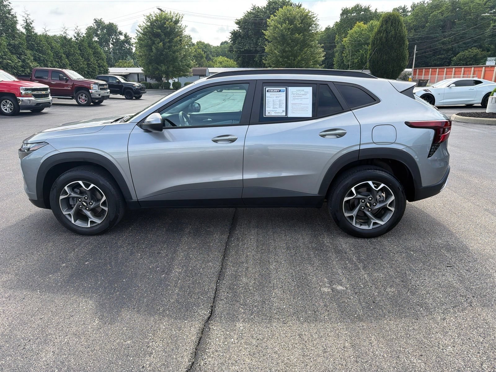 Used 2024 Chevrolet Trax LT w/ Driver Confidence Package FWD image 2