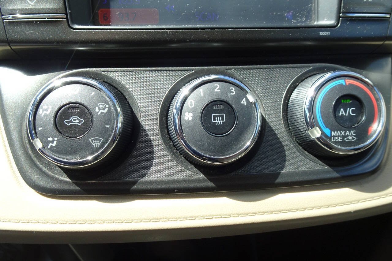 Used 2013 Toyota RAV4 LE AWD/4WD image 23