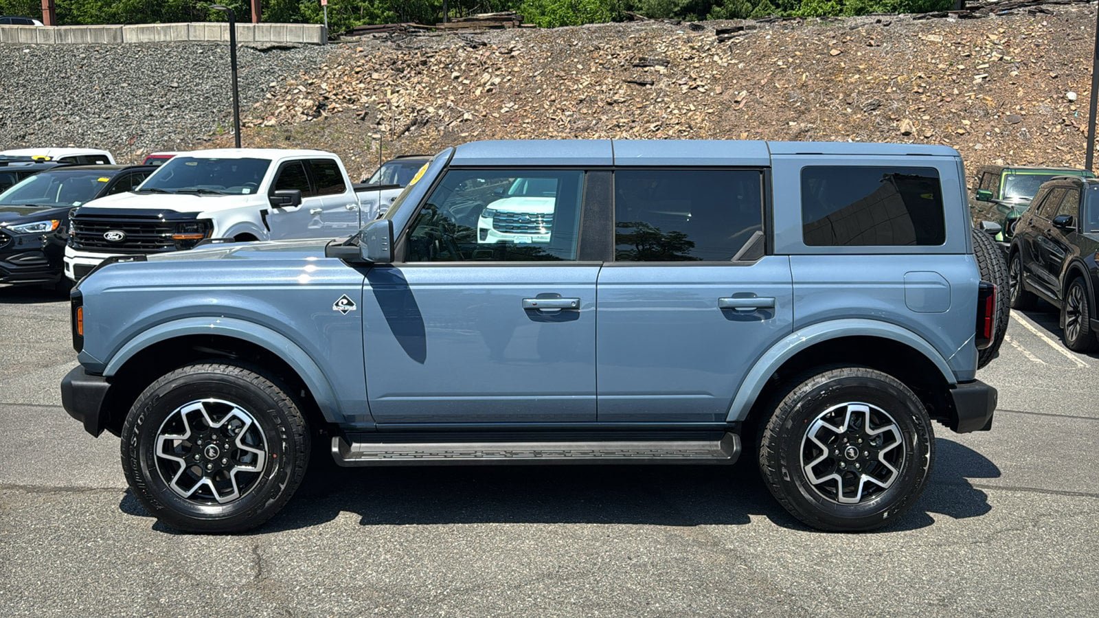 Certified 2025 Ford Bronco Outer Banks AWD/4WD image 2