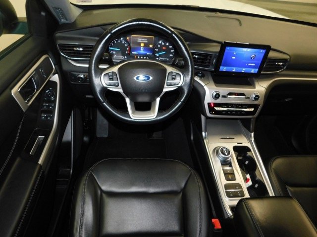 Used 2022 Ford Explorer XLT w/ Equipment Group 202A image 11