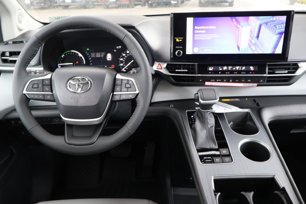 New 2026 Toyota Sienna XLE AWD/4WD image 2