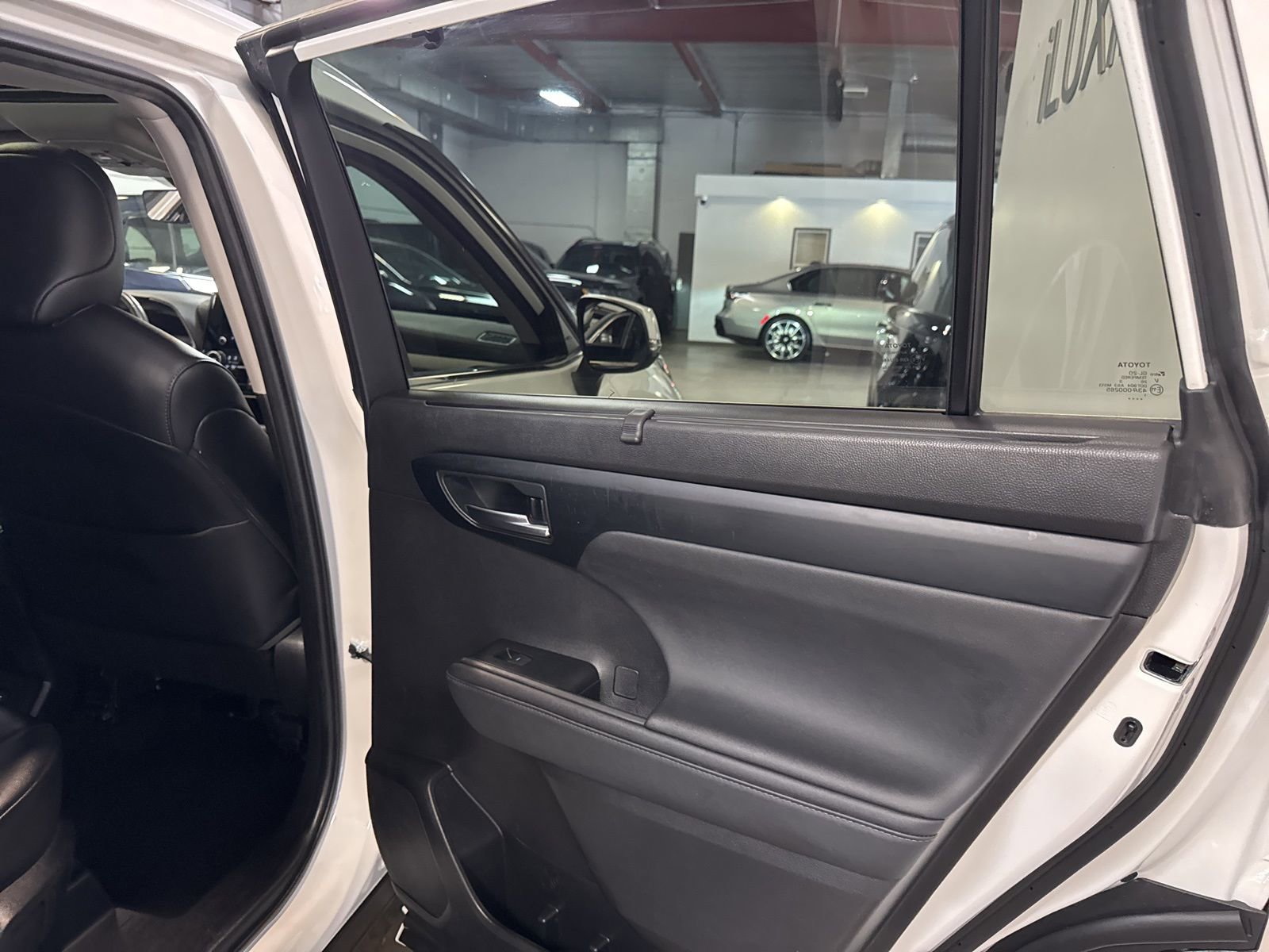 Used 2023 Toyota Highlander XLE image 22