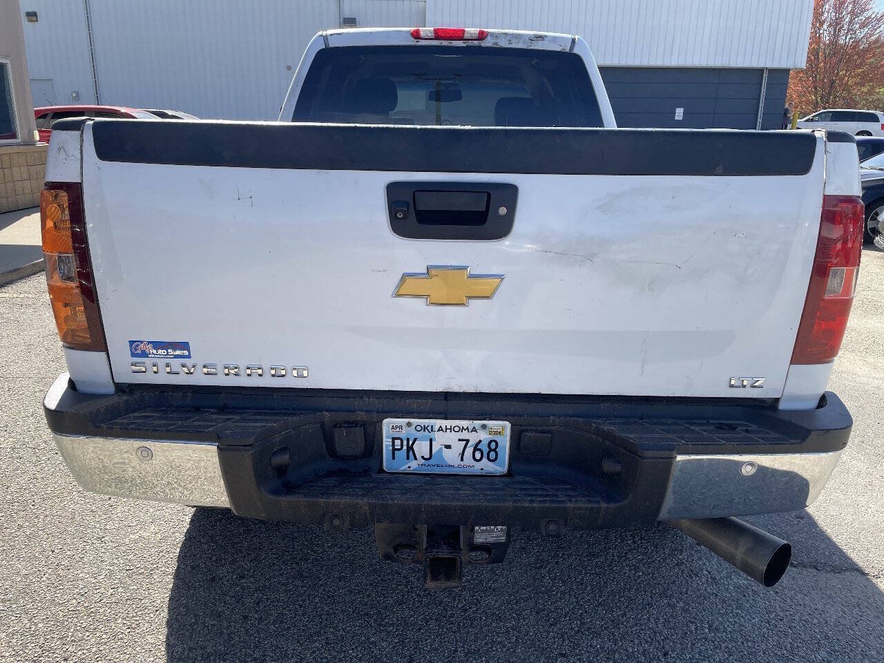 Used 2013 Chevrolet Silverado 2500 LTZ w/ LTZ Plus Package AWD/4WD image 7