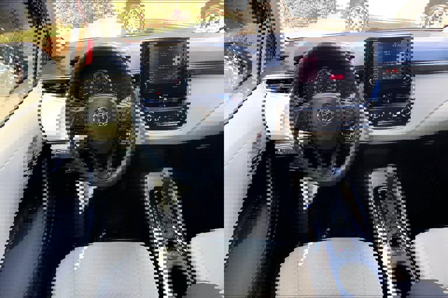 Used 2022 Toyota Corolla LE image 6