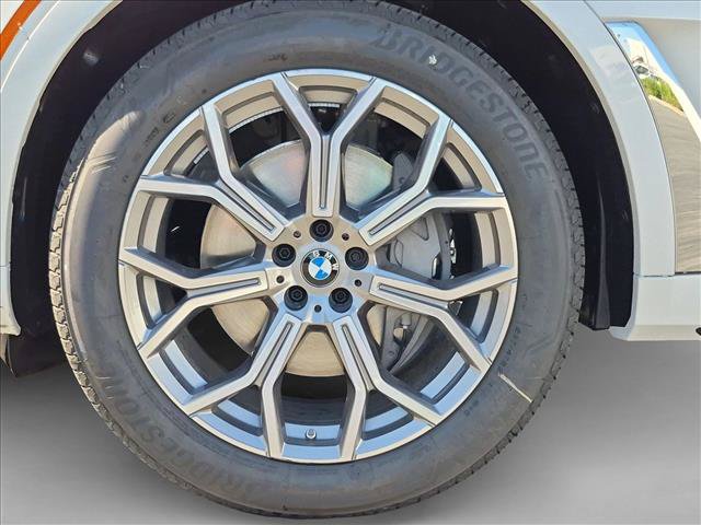 New 2027 BMW X7 xDrive40i w/ Executive Package AWD/4WD image 10
