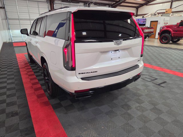 Used 2023 Cadillac Escalade ESV Sport Platinum w/ LPO, ONYX Package image 30