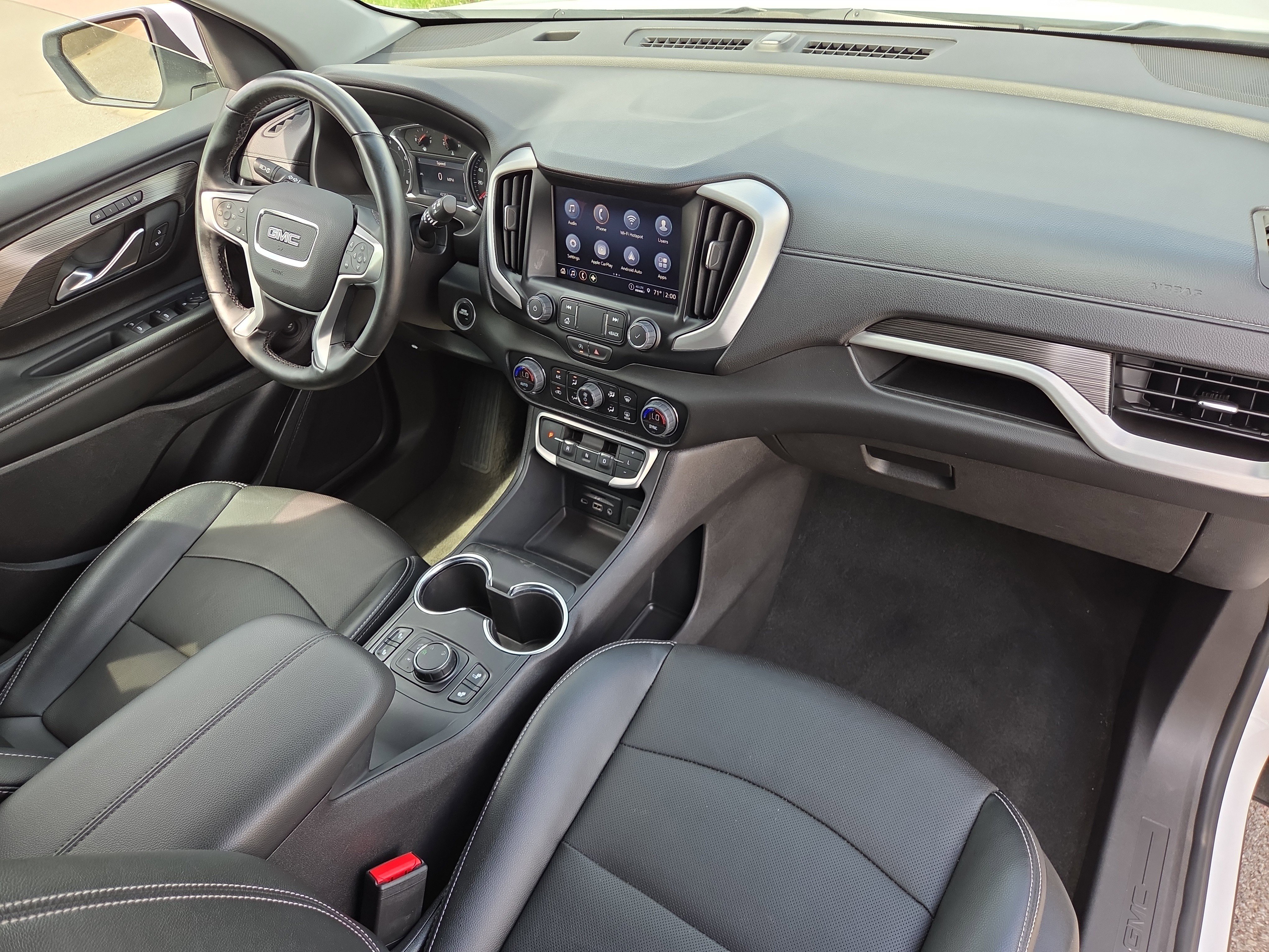 Used 2024 GMC Terrain SLT image 16