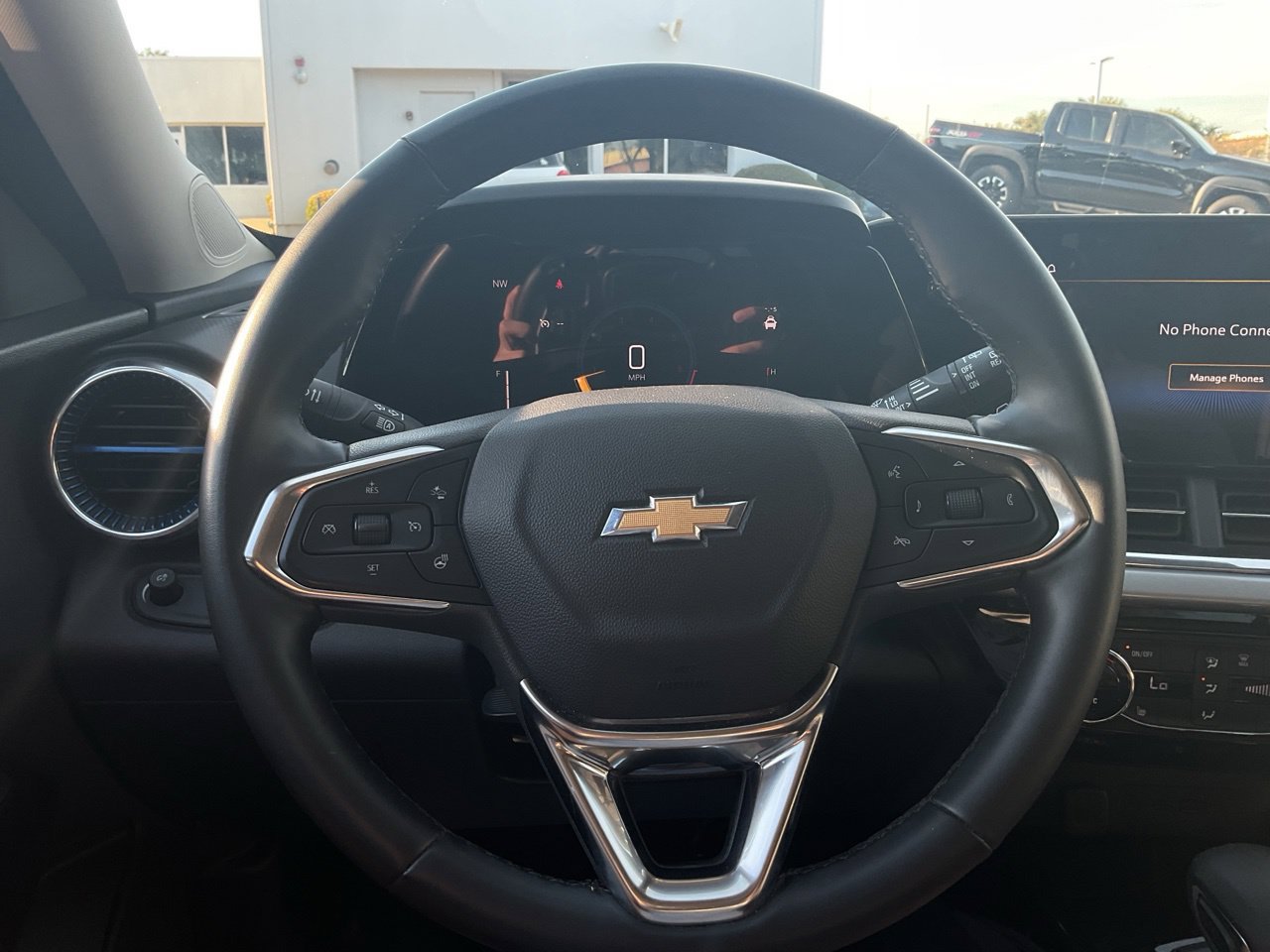 Used 2025 Chevrolet Trax LT w/ LT Convenience Package FWD image 28