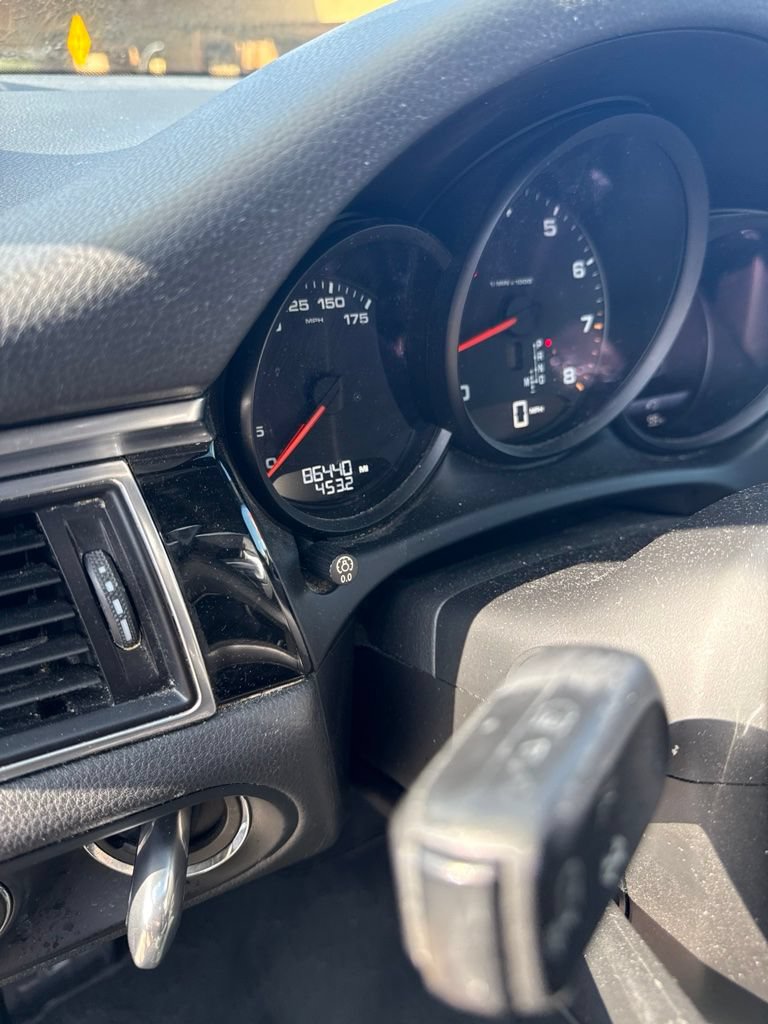 Used 2018 Porsche Macan AWD/4WD image 9
