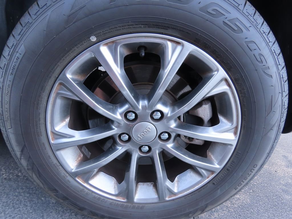 Used 2020 Jeep Cherokee Latitude Plus w/ Comfort/Convenience Group image 16