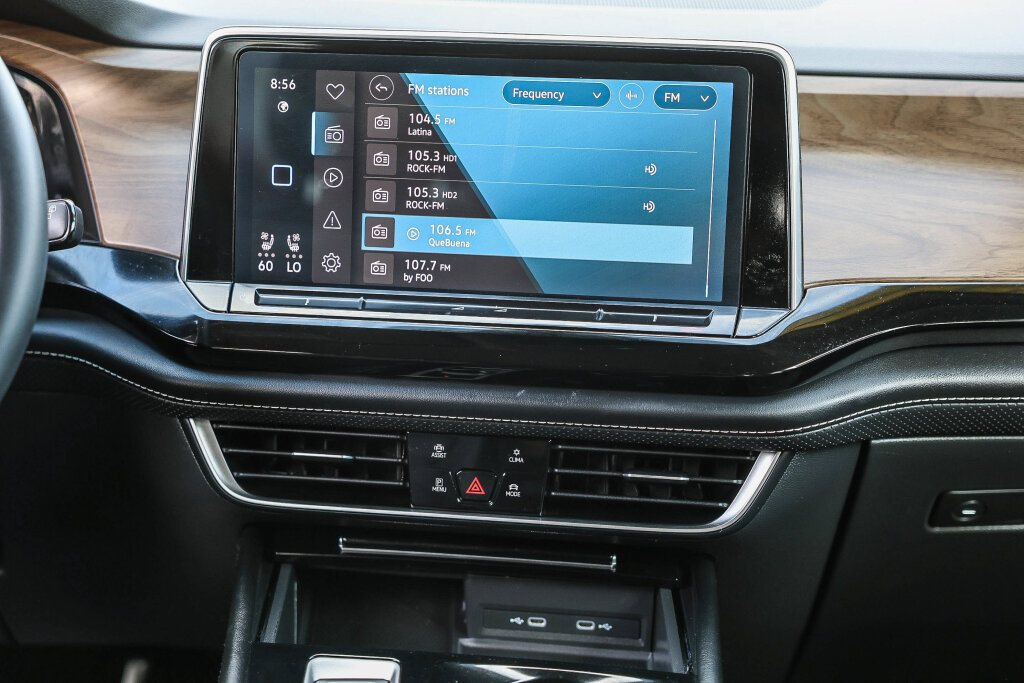 Used 2024 Volkswagen Atlas SE FWD image 3