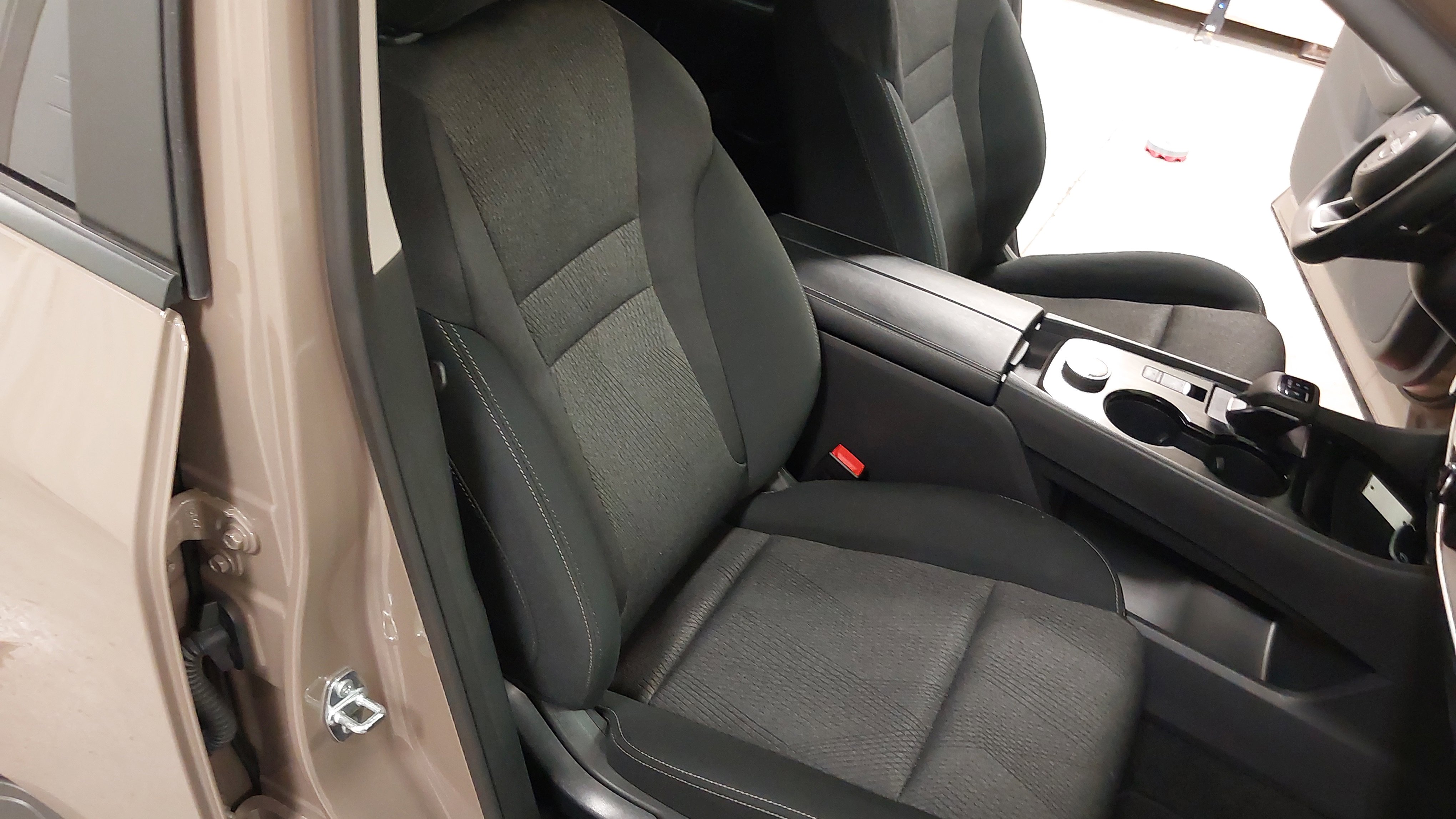 Used 2024 Nissan Rogue SV image 28