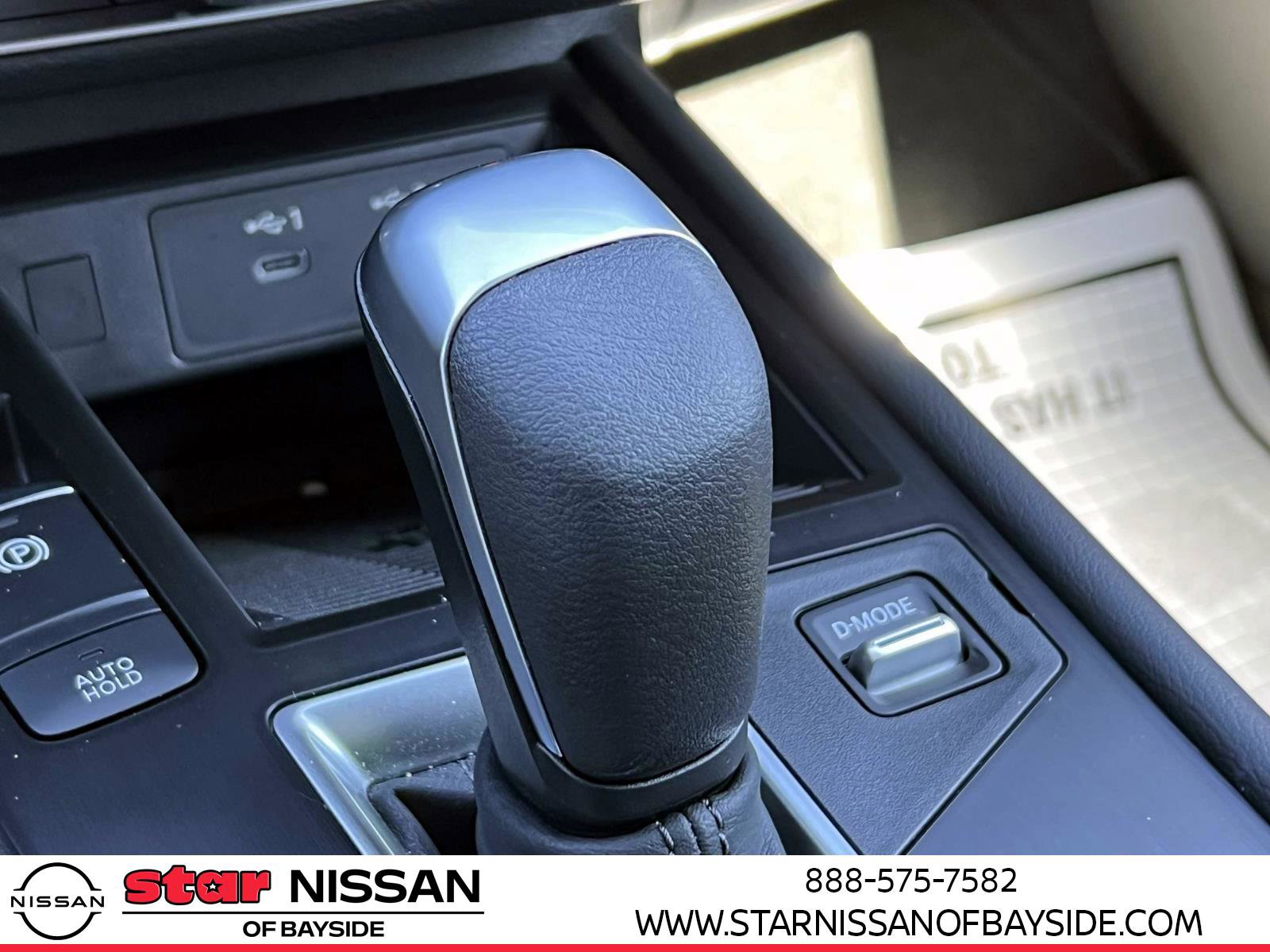 Used 2025 Nissan Kicks SV w/ SV Premium Package image 28