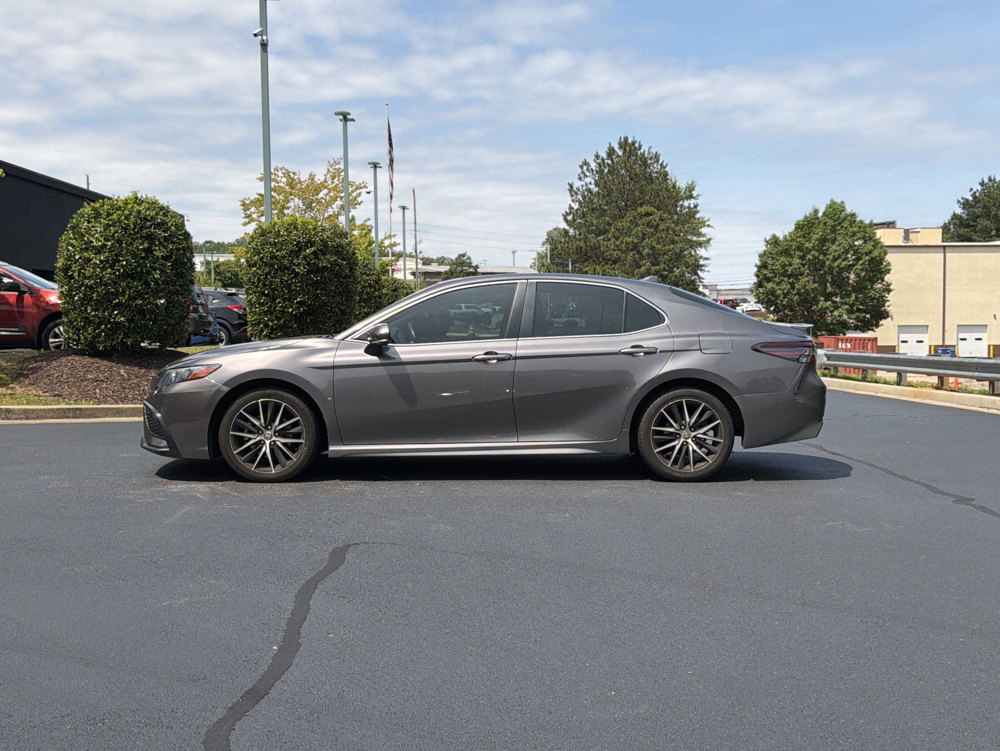 Used 2023 Toyota Camry SE w/ Convenience Package FWD image 12