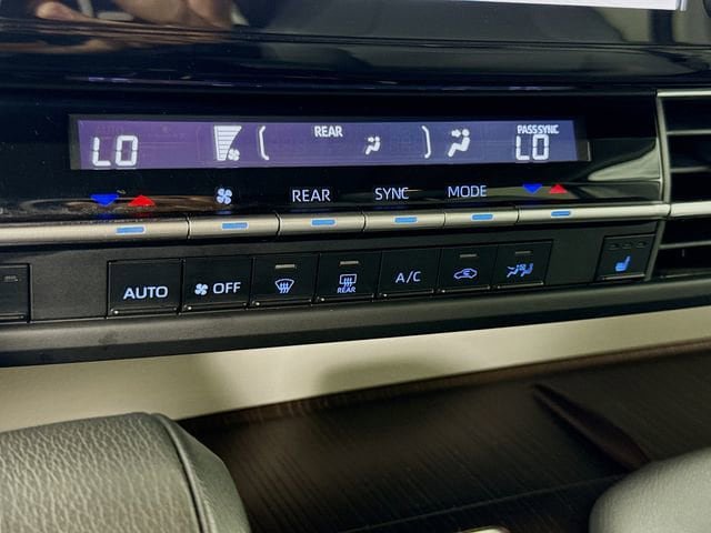 Certified 2024 Toyota Sienna XLE FWD image 15