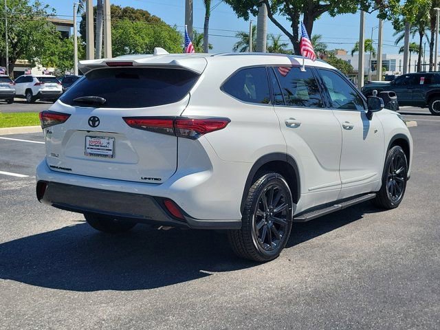 Used 2023 Toyota Highlander Limited image 4