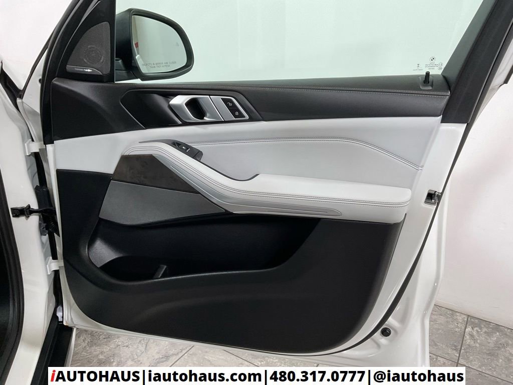 Used 2024 BMW X5 xDrive50e w/ Premium Package AWD/4WD image 39