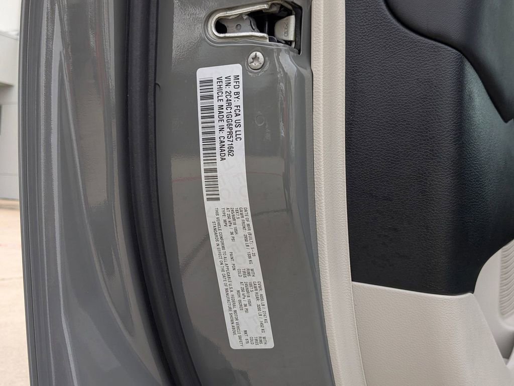 Used 2023 Chrysler Pacifica Limited image 36