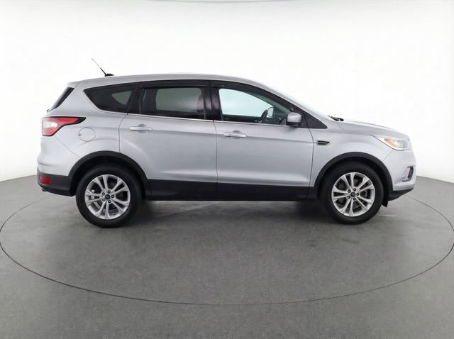 Used 2017 Ford Escape SE image 4