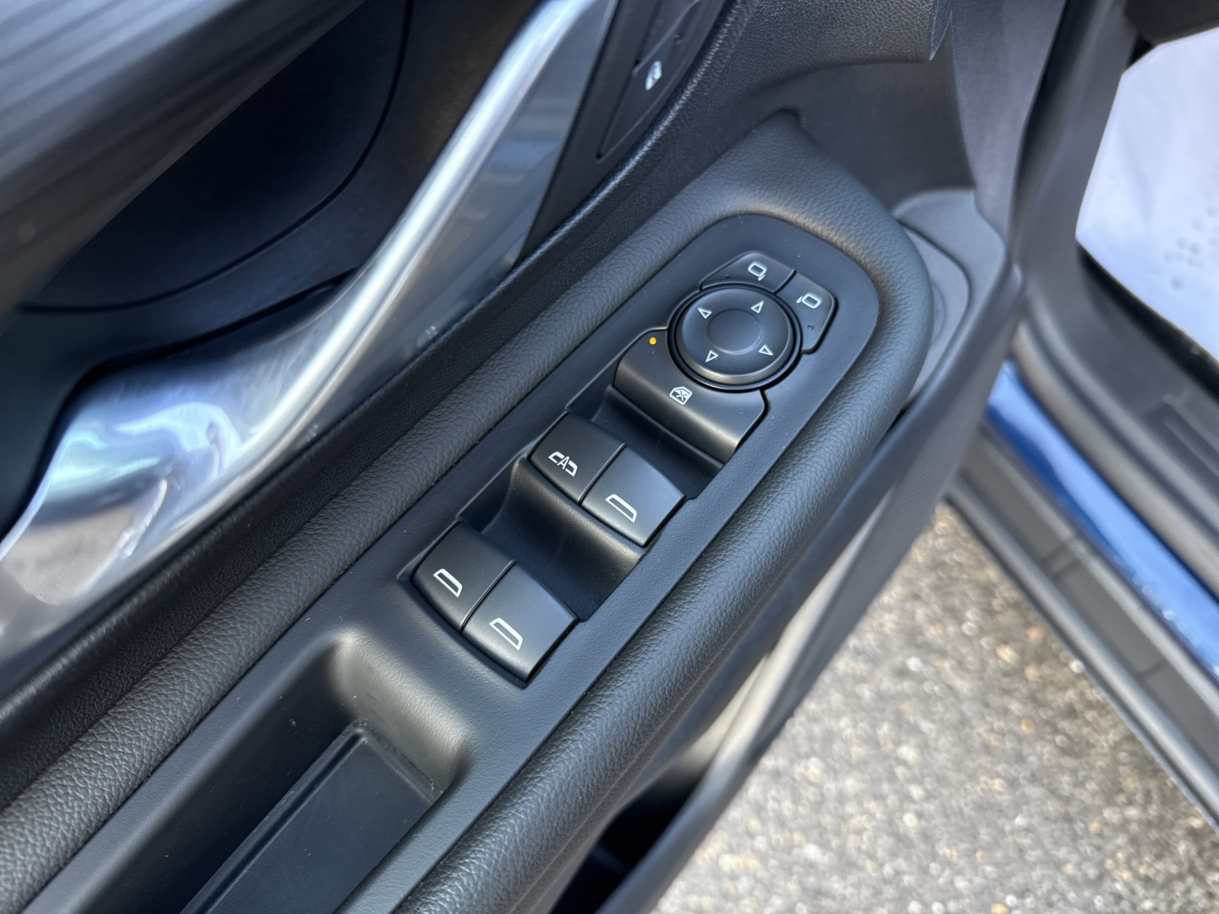 Used 2023 GMC Terrain SLE w/ Driver Convenience Package image 16