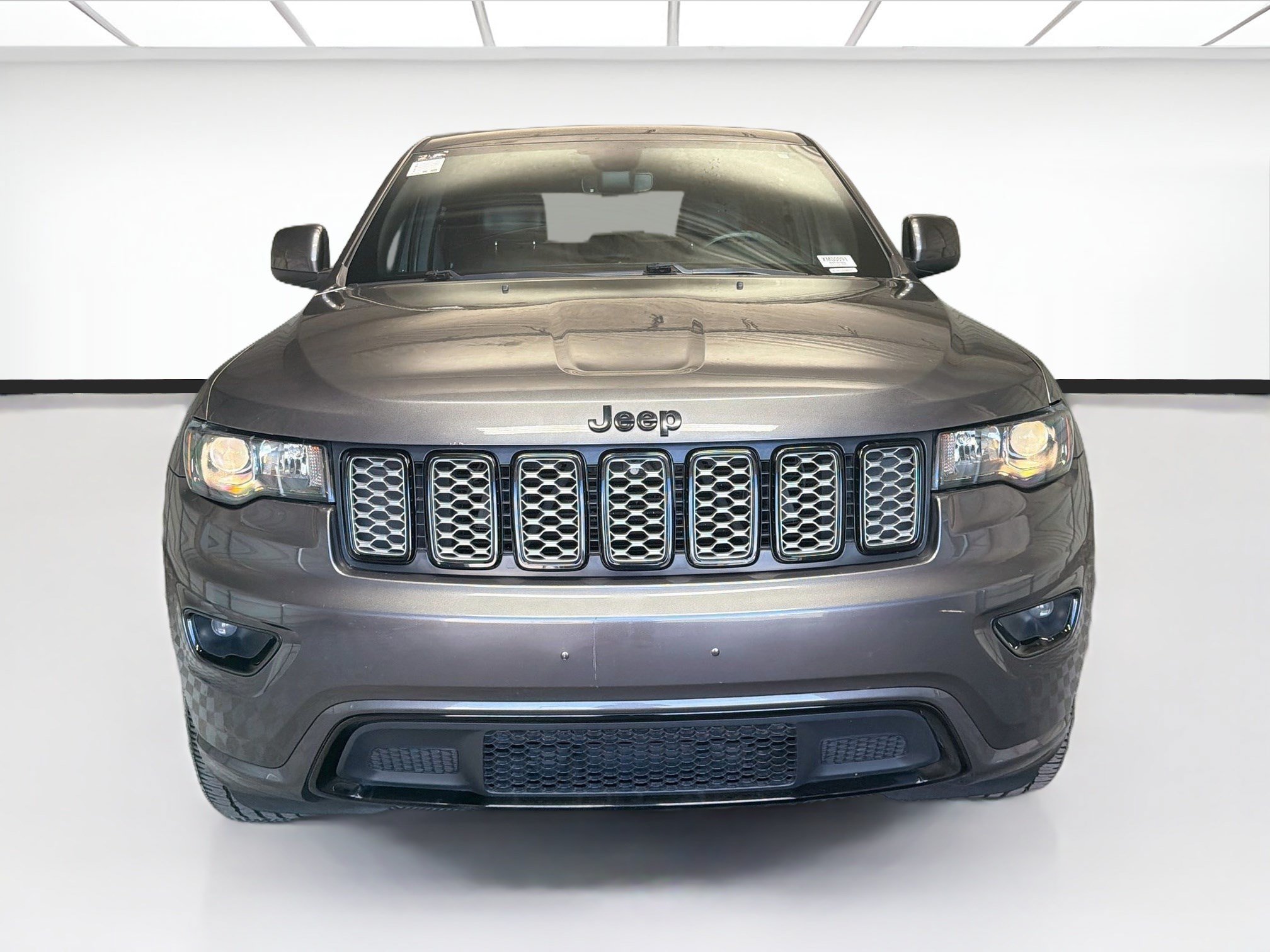 Used 2019 Jeep Grand Cherokee Altitude AWD/4WD image 2