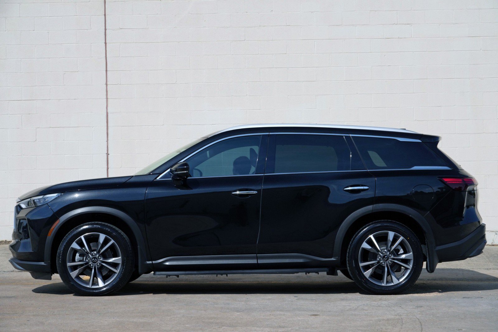 Used 2022 INFINITI QX60 Luxe w/ Performance Audio Package FWD image 8