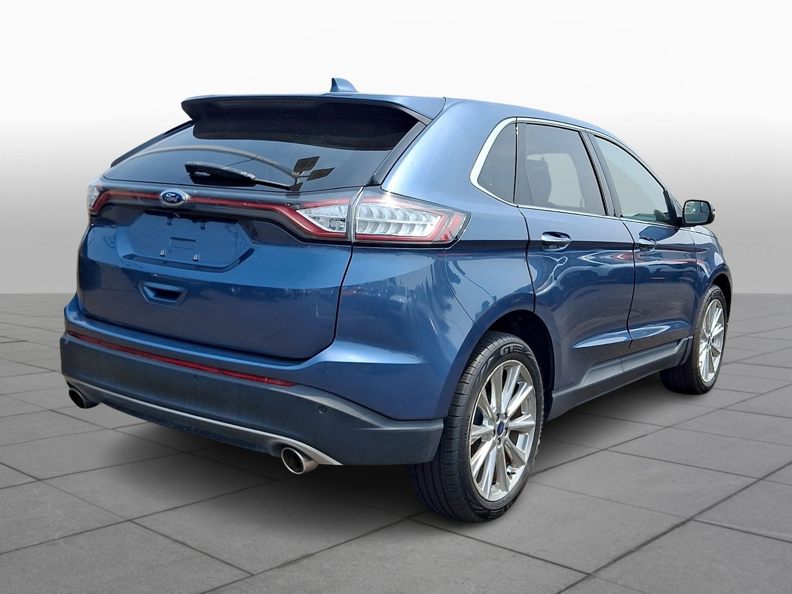 Used 2018 Ford Edge Titanium w/ Equipment Group 301A AWD/4WD image 7