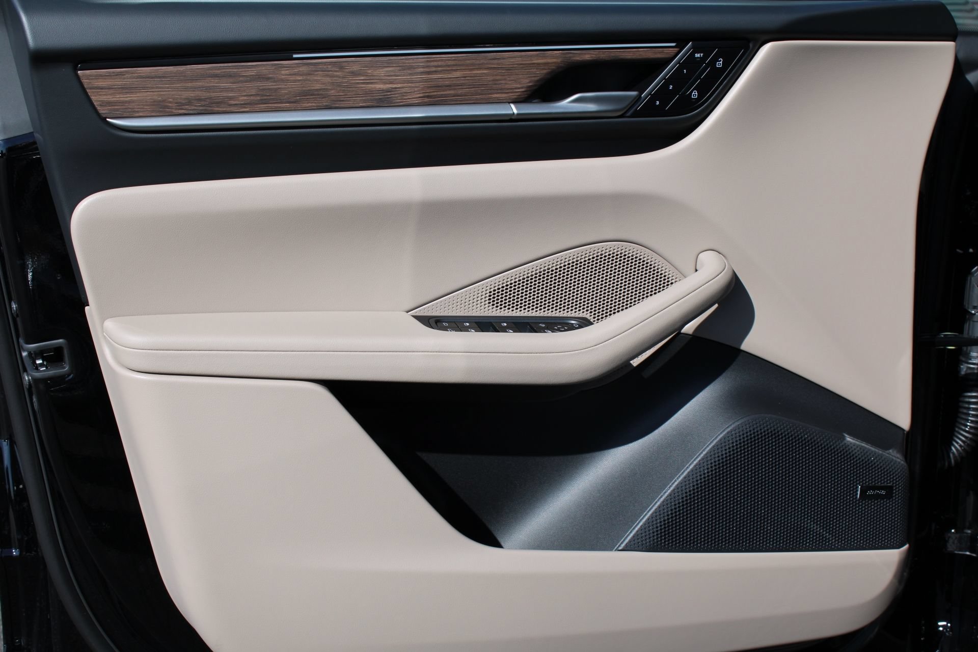 New 2026 Porsche Macan 4 Electric AWD/4WD image 13