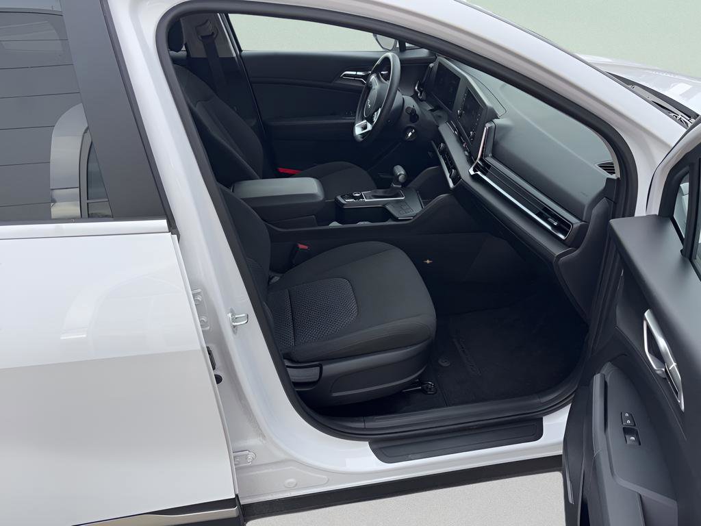 Used 2025 Kia Sportage LX FWD image 12