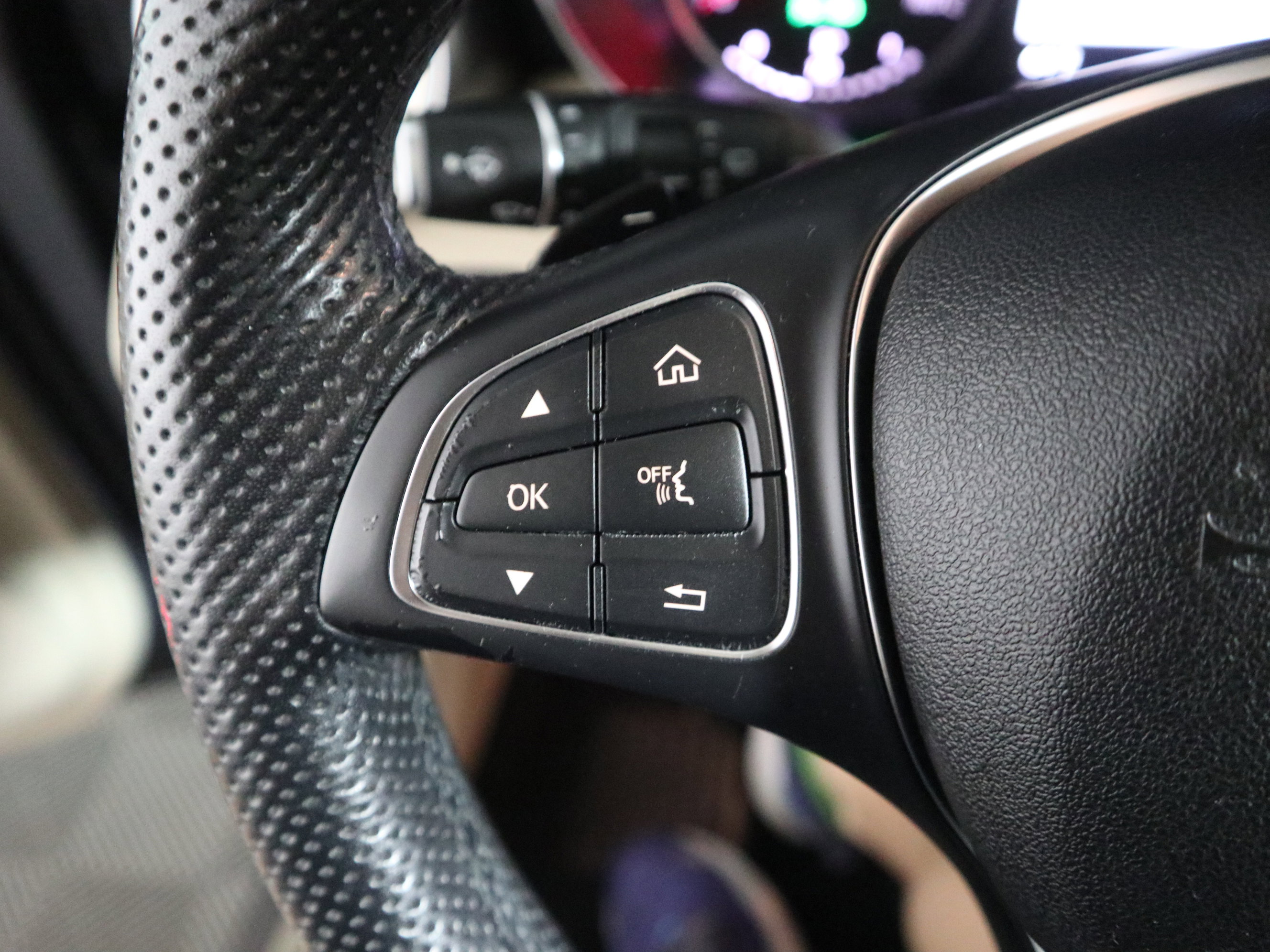 Used 2019 Mercedes-Benz GLC 300 w/ Premium Package image 25