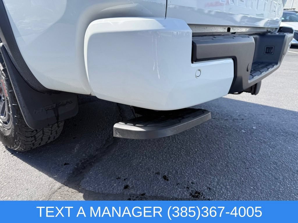 Used 2025 Nissan Frontier PRO-4X AWD/4WD image 11